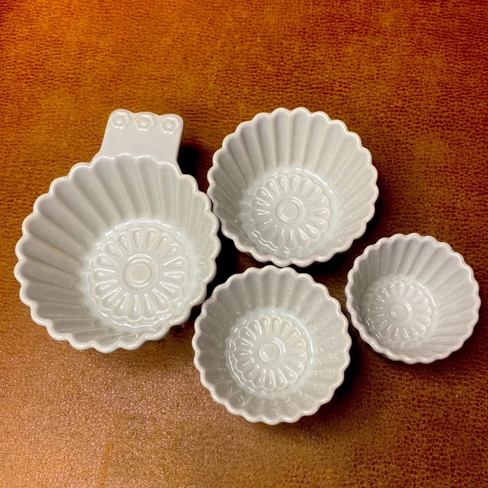 Ciroa Sweet Shop Opalescent Cup Cake Holder Type Graduated Measuring Cups EUC